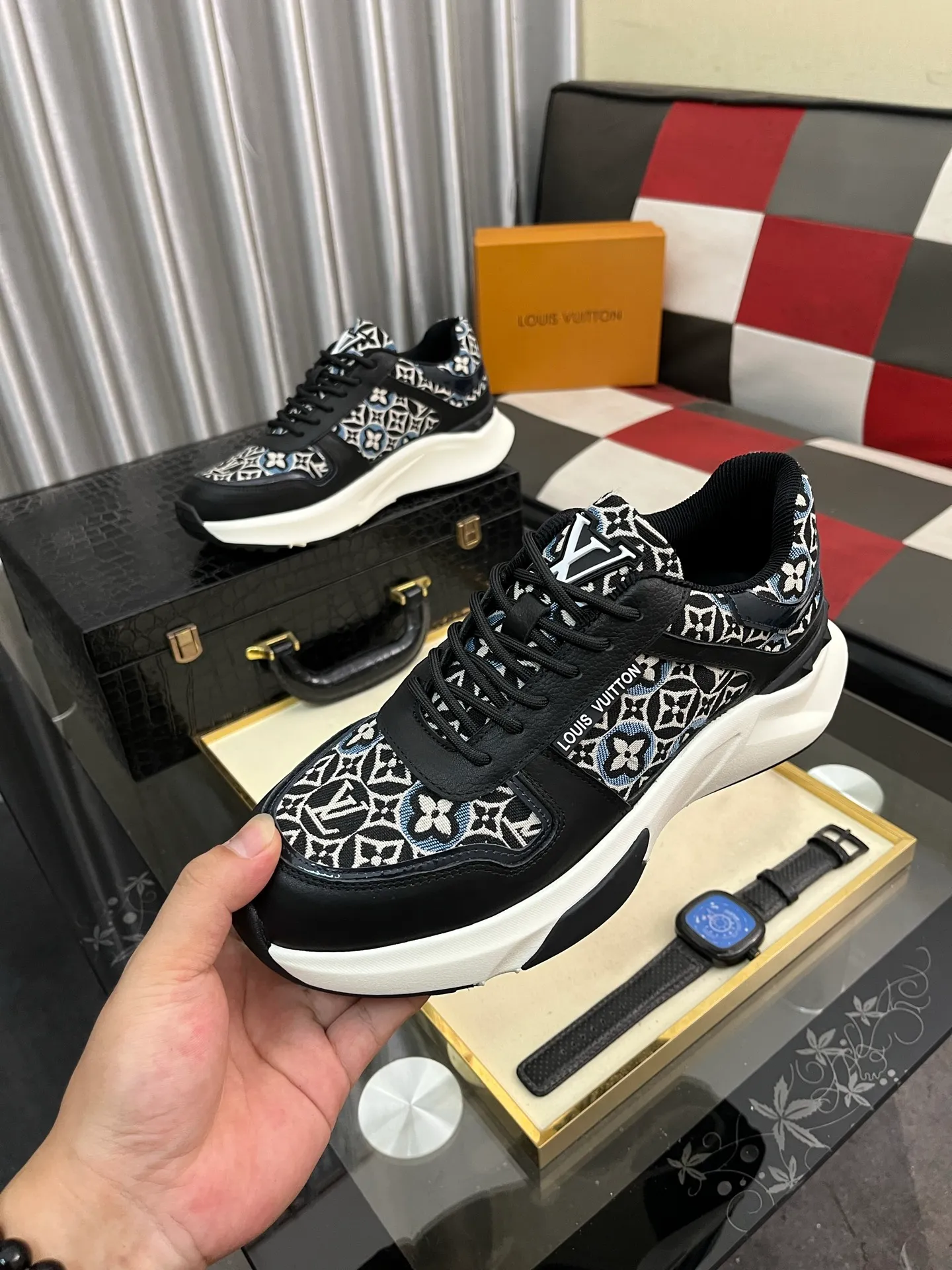 Men's shoes 💰458⌚️⌚️【LOUlS VUlTTON】Louis Vuitton ~ unique and casual style. LV counter purchasing 🏃casual shoes😍😍 are on sale at the men's counter at the same time. Italian imported brands select top-layer Italian cowhide. 🐑Sheepskin lining (refuses to discolor and grind feet) Sole: Original sole specially provided by the original factory 🎬Better in kind Code number: 38-444⃣️Color selection